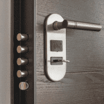 Porte moderne serrure sécurité